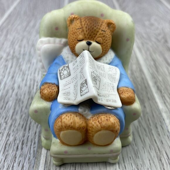 Vintage 1986 Enesco Lucy & Me "Grampa Bear Asleep in Chair" Porcelain figurine - Picture 3 of 7